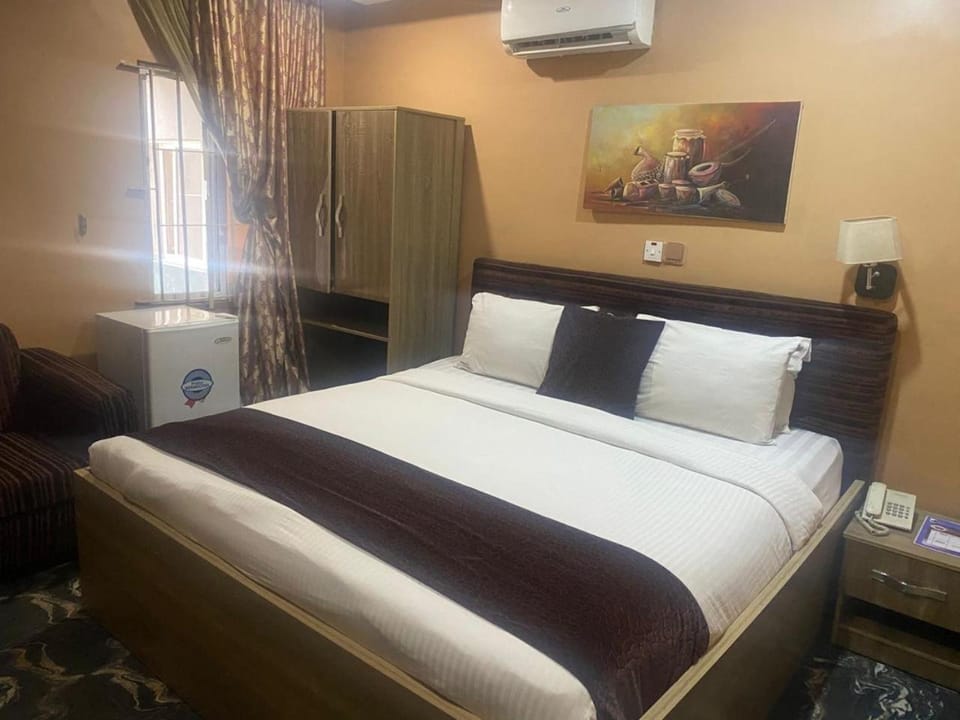 House 9 Royale Hotel in Lagos