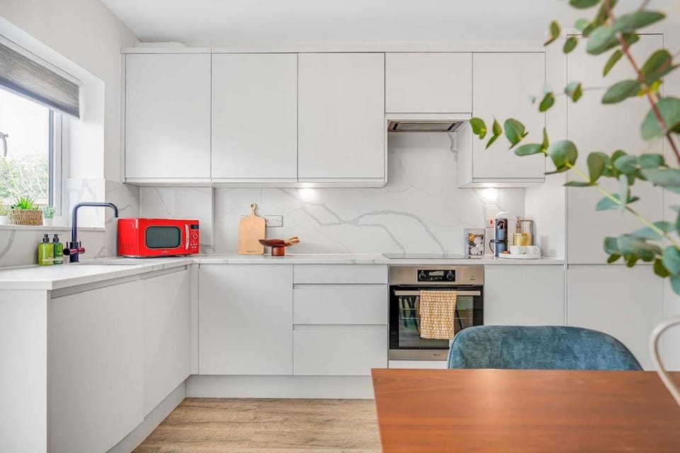 2 Bed Ground Floor Apartment with Garden & Parking Apartment in London Borough of Ealing