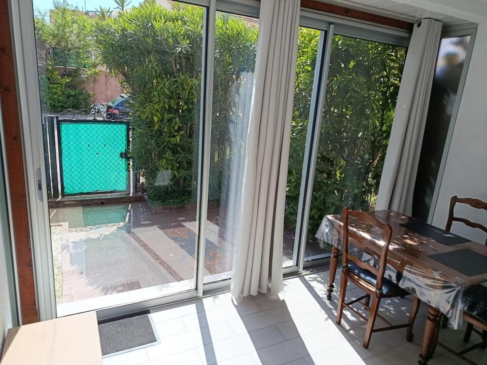 Balcony/Terrace, Dining area, Garden view
