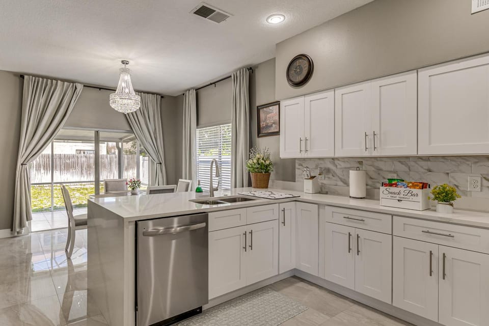 Screened Lanai & Yard! Family Getaway in Apopka House in Apopka