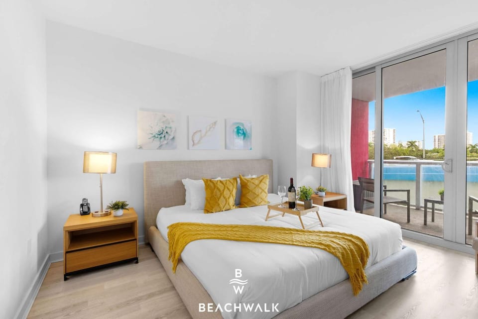 Stylish 1BR Near the Beach Resort Life Apartment in Hallandale Beach