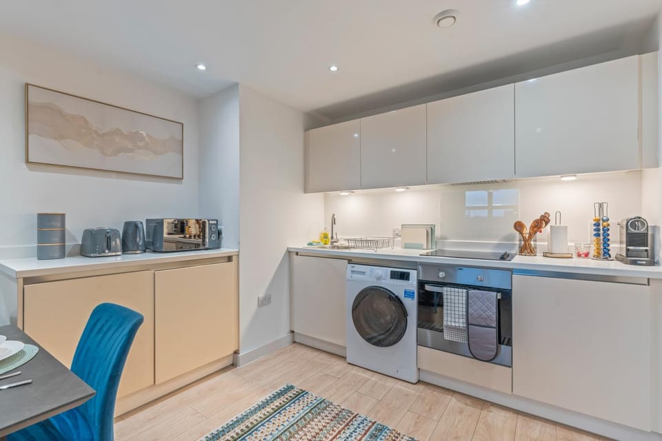 Deptford 1 Bed Sleeps 5 Free Parking Workspace Apartment in London Borough of Southwark