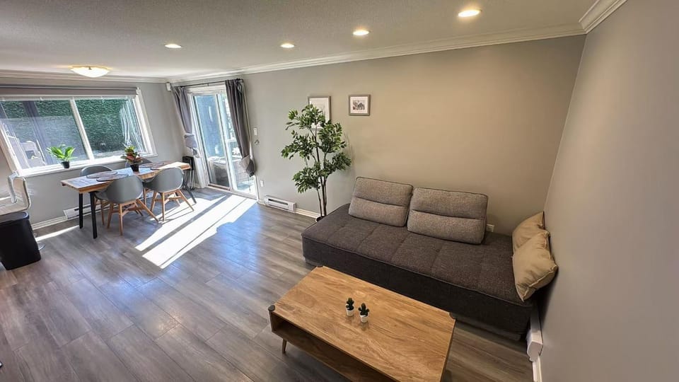 Bright and Cozy Modern Suite in Steventon Richmond House in Richmond