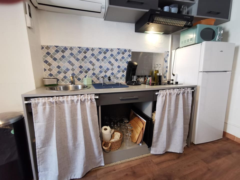 Kitchen or kitchenette, stove