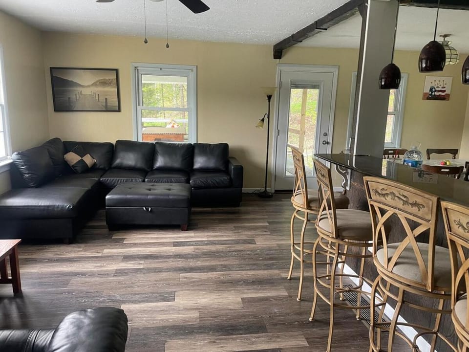 Beautiful 4 bed cottage on enchanting Keuka Lake House in Keuka Lake