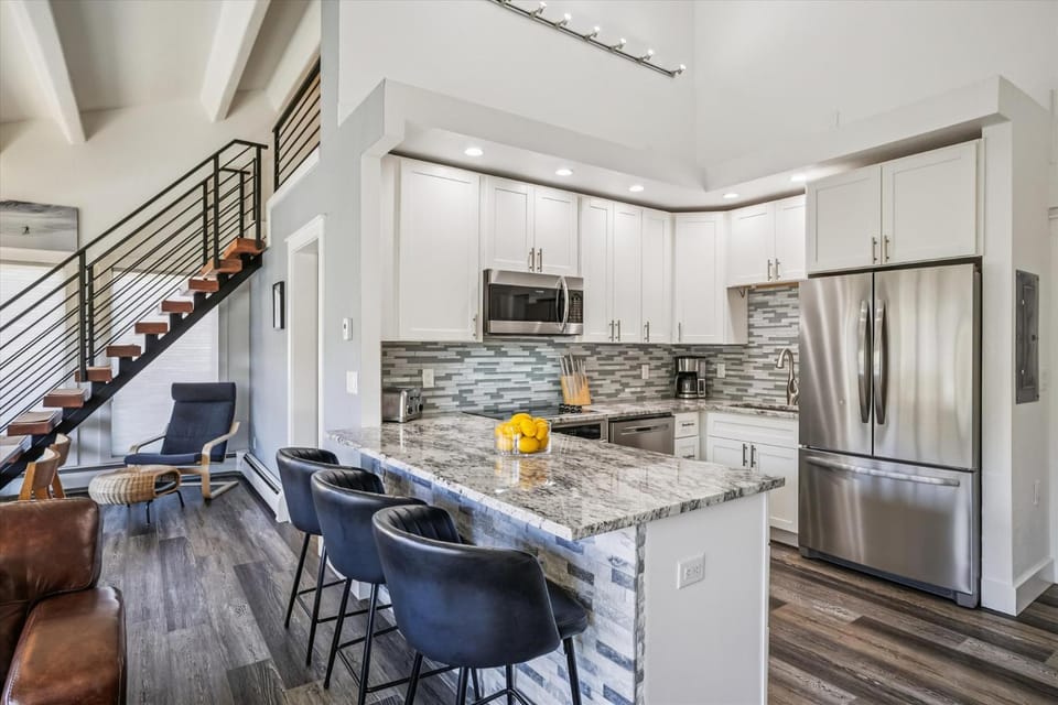 The Lift 301, Great location, Shared Amenities, New Listing Apartment in Breckenridge