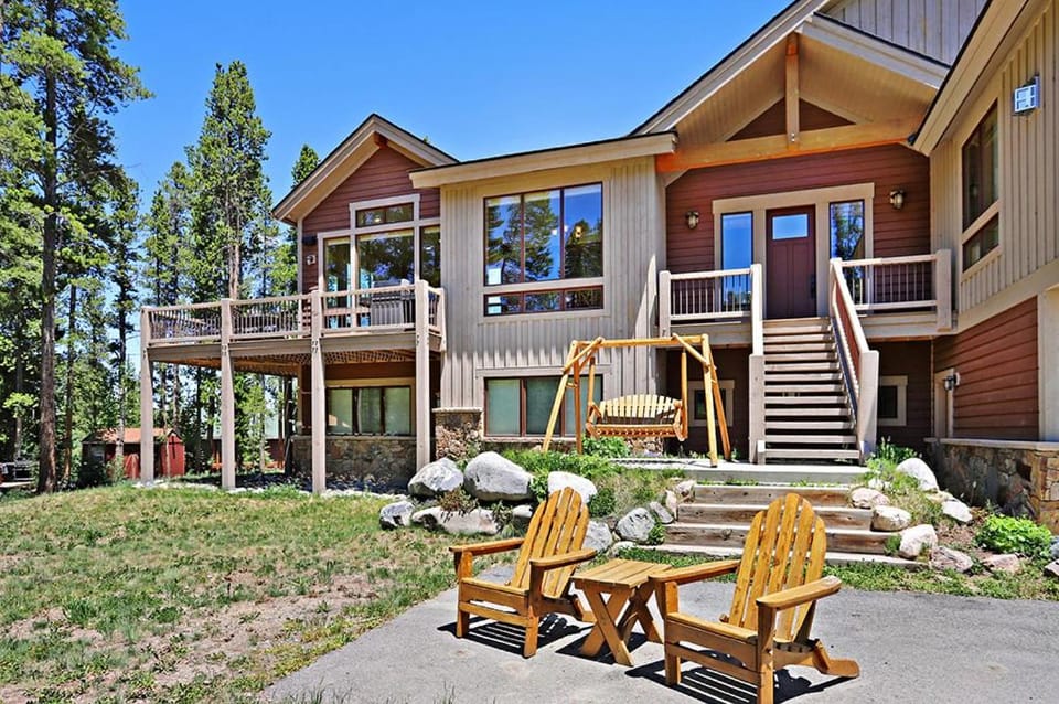 Lone Hand Lodge, Custom Private Home on Peak 7 With Outdoor Grill and Hot Tub House in Breckenridge