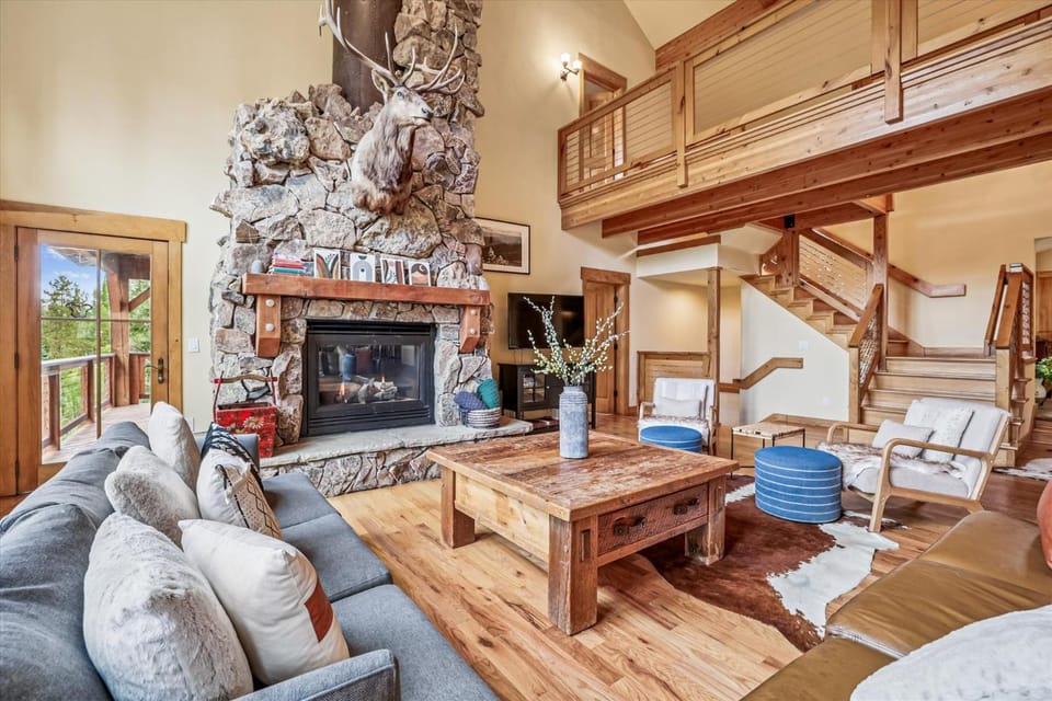 Little Bear Lodge, Large Highlands Home, Private Hot Tub, Pet Friendly, Great Views House in Breckenridge