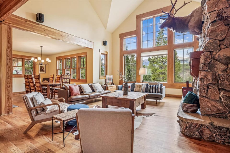 Little Bear Lodge, Large Highlands Home, Private Hot Tub, Pet Friendly, Great Views House in Breckenridge