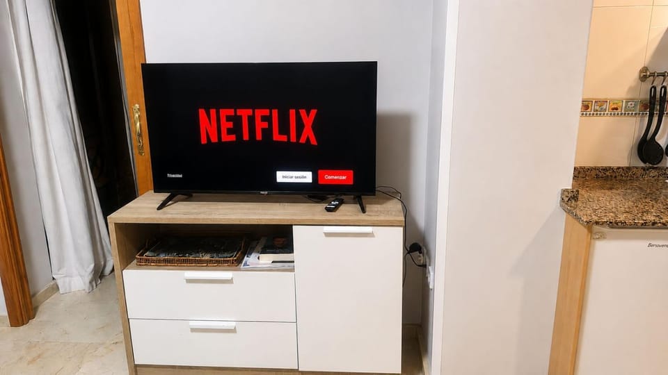 Communal lounge/ TV room, Evening entertainment