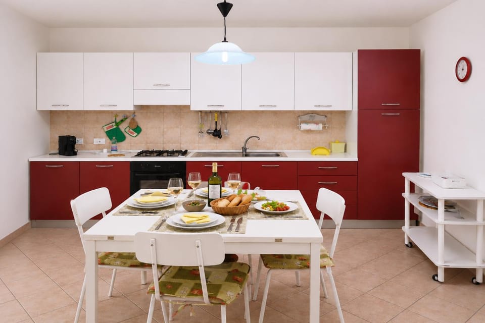 Kitchen or kitchenette, Food and drinks, Dining area, Food, stove