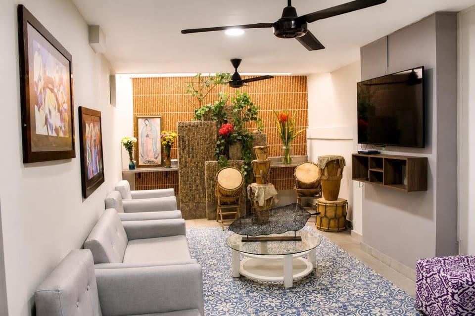 Communal lounge/ TV room