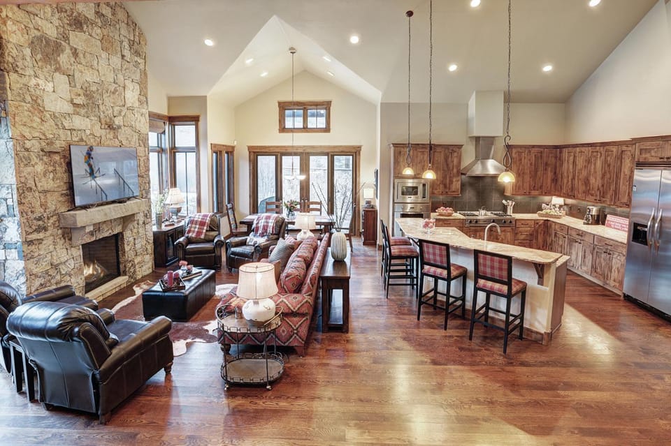 Lone Star Lodge, High End Property, On the River, Hot Tub, Dog Friendly House in Breckenridge