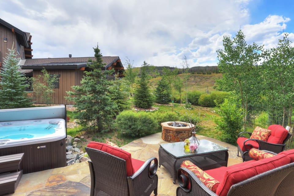 Lone Star Lodge, High End Property, On the River, Hot Tub, Dog Friendly House in Breckenridge