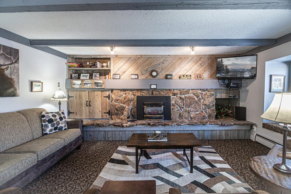 Longbranch 216, Townside Condo, Short Walk to Main Street and Free Shuttle Apartment in Breckenridge