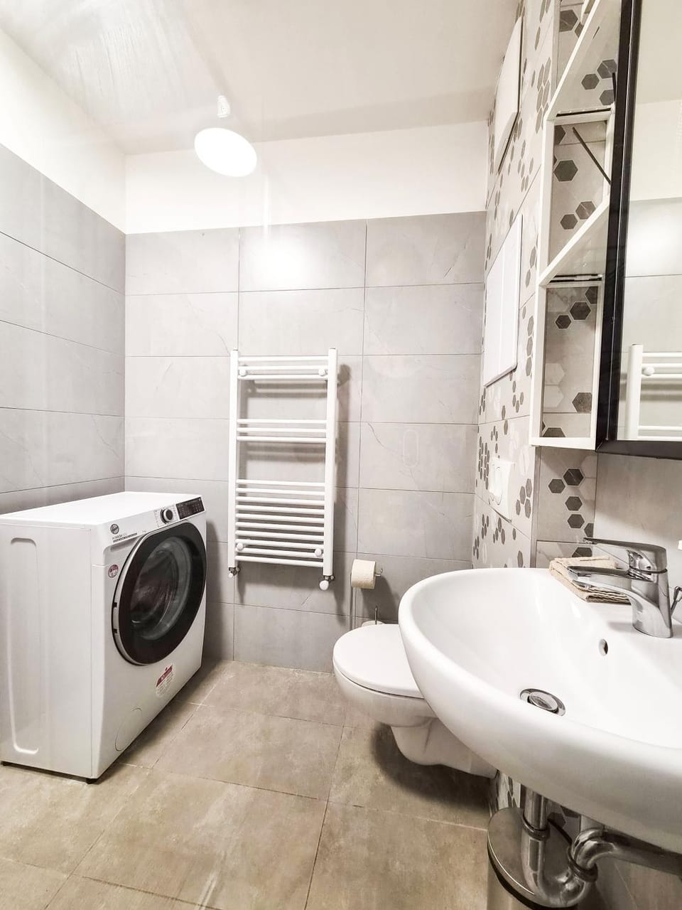 Toilet, Bathroom, towels, washing machine