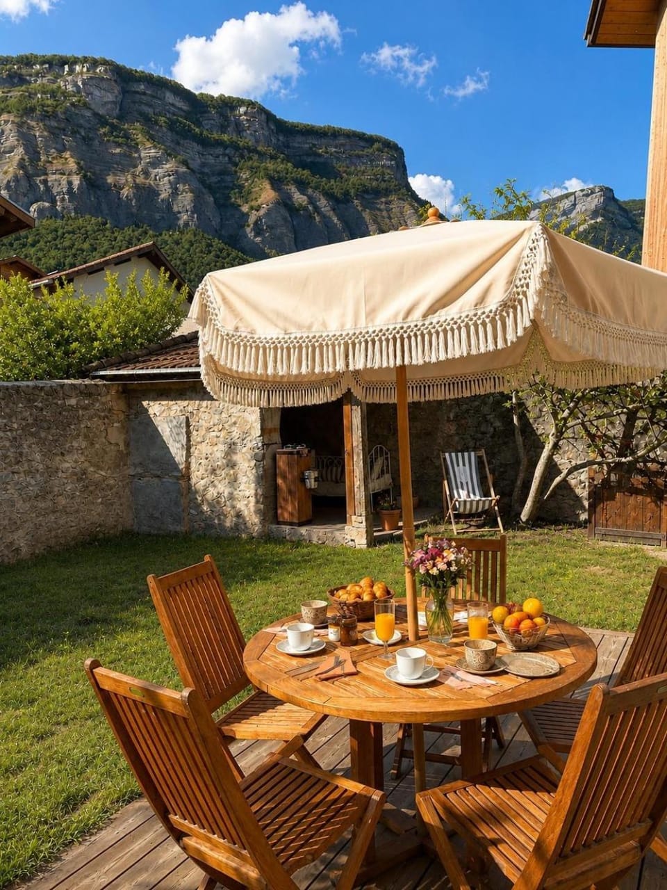 Patio, Mountain view