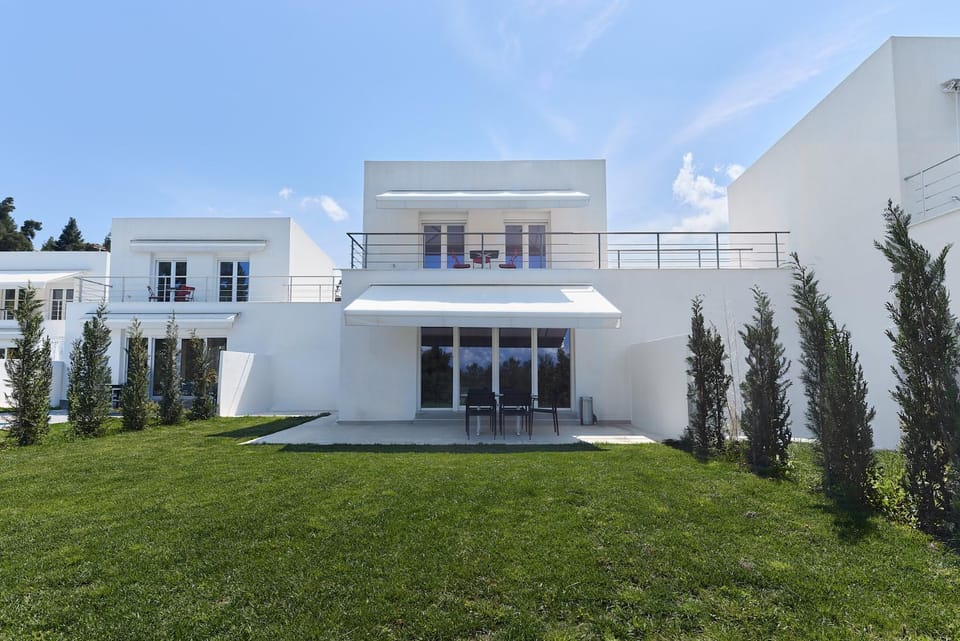 Property building, Spring, Day, Garden, Garden view