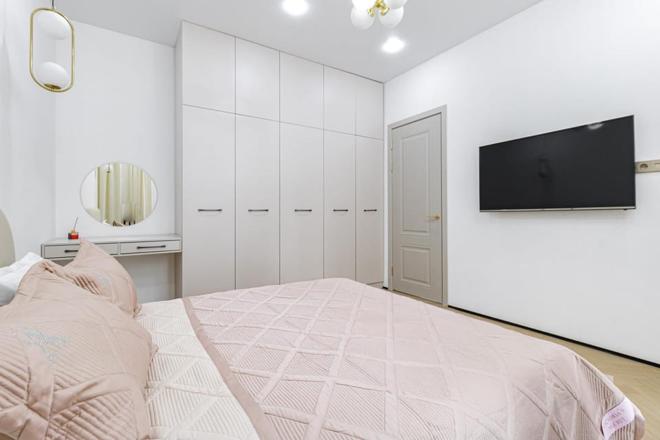 Bed, TV and multimedia, Photo of the whole room, Bedroom, wardrobe
