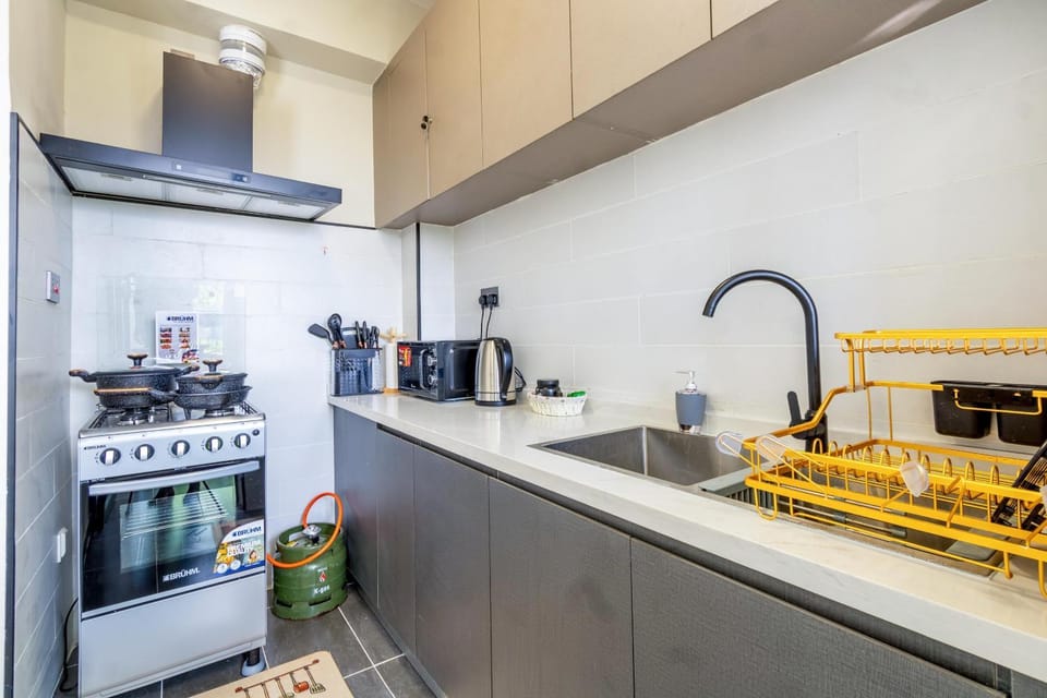 13 mins to JKIA Pool Gym Fast WiFi Apartment in Nairobi