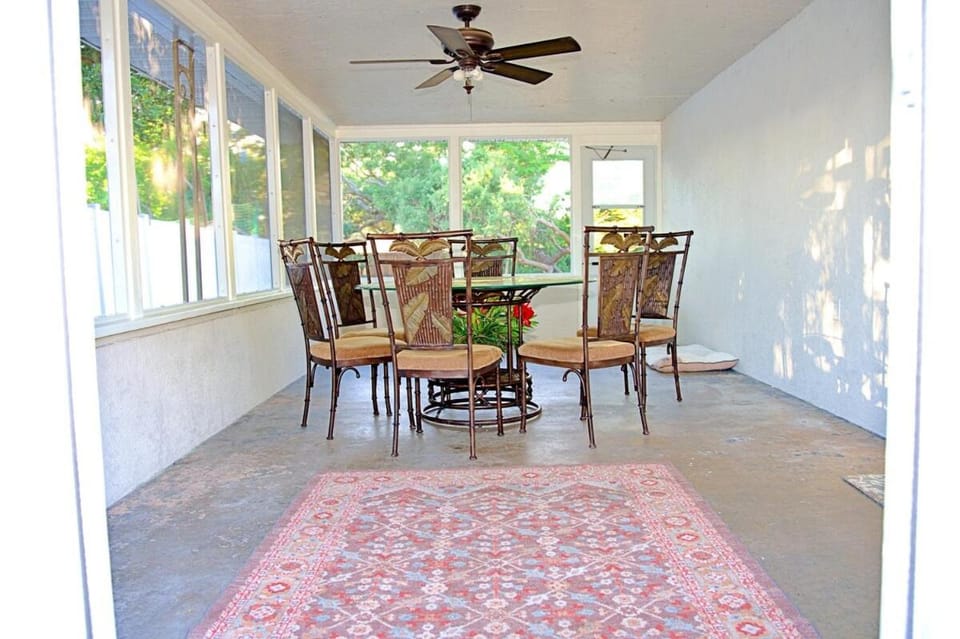 Manatee River Bungalow - 4 Apartment in Bradenton