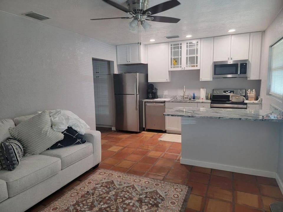 Manatee River Bungalow - 4 Apartment in Bradenton