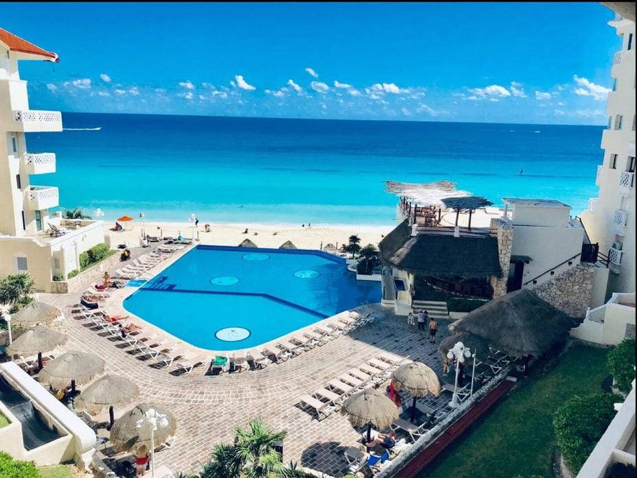 Caribbean View at Cancun Plaza Beachfront Condos Apartment hotel in Cancun