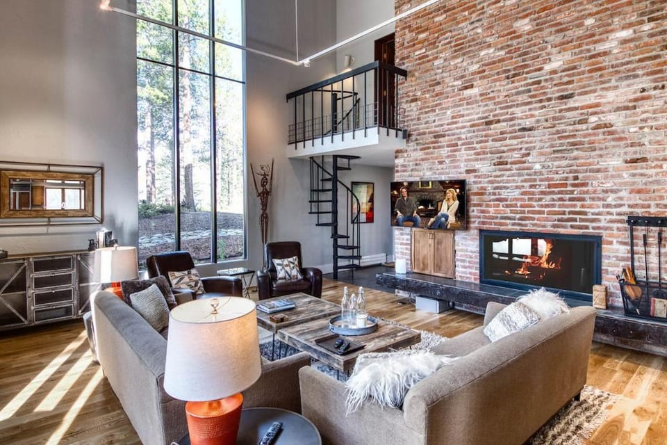 Miners Peak Residence in Breckenridge, Mountain Views and Private Hot Tub House in Breckenridge