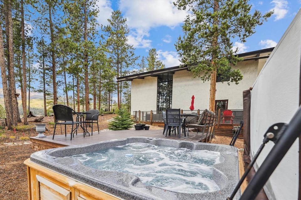 Miners Peak Residence in Breckenridge, Mountain Views and Private Hot Tub House in Breckenridge