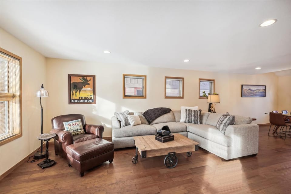 Spacious 2 bed Moose Xing townhome in Frisco, CO with mountain views, sleeps 6 guests House in Frisco