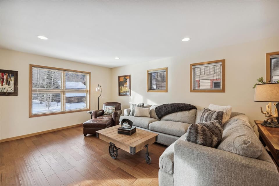 Spacious 2 bed Moose Xing townhome in Frisco, CO with mountain views, sleeps 6 guests House in Frisco