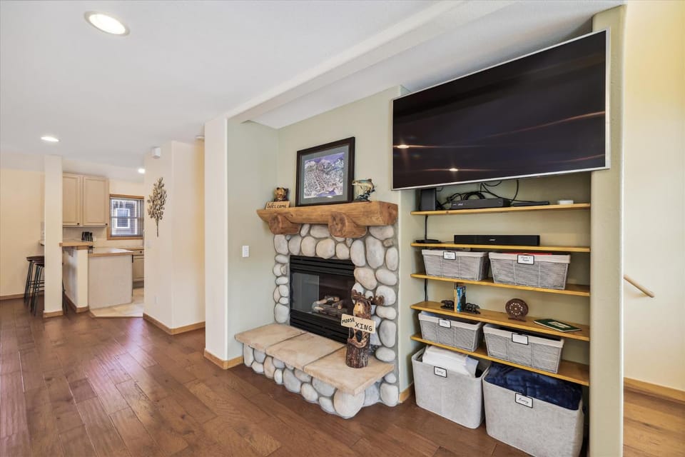 Spacious 2 bed Moose Xing townhome in Frisco, CO with mountain views, sleeps 6 guests House in Frisco
