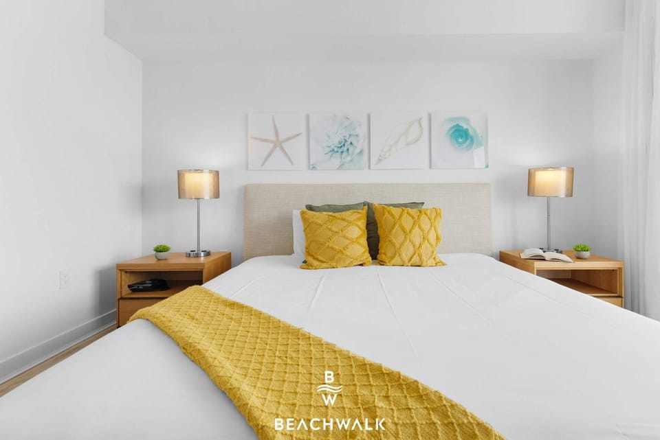 City & Water Views - 2BR Apartment in Hallandale Beach