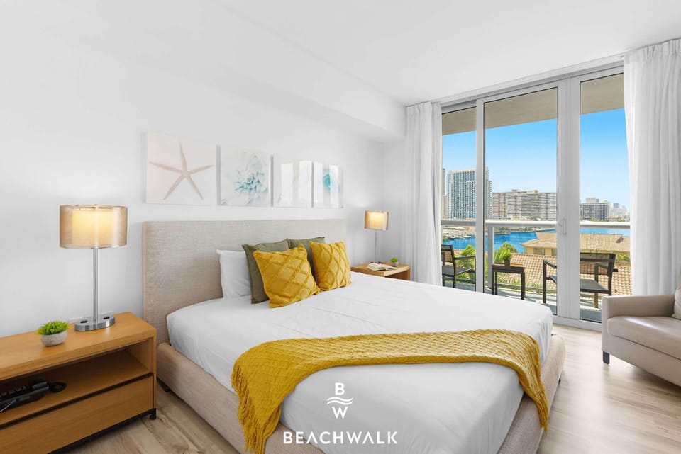 City & Water Views - 2BR Apartment in Hallandale Beach