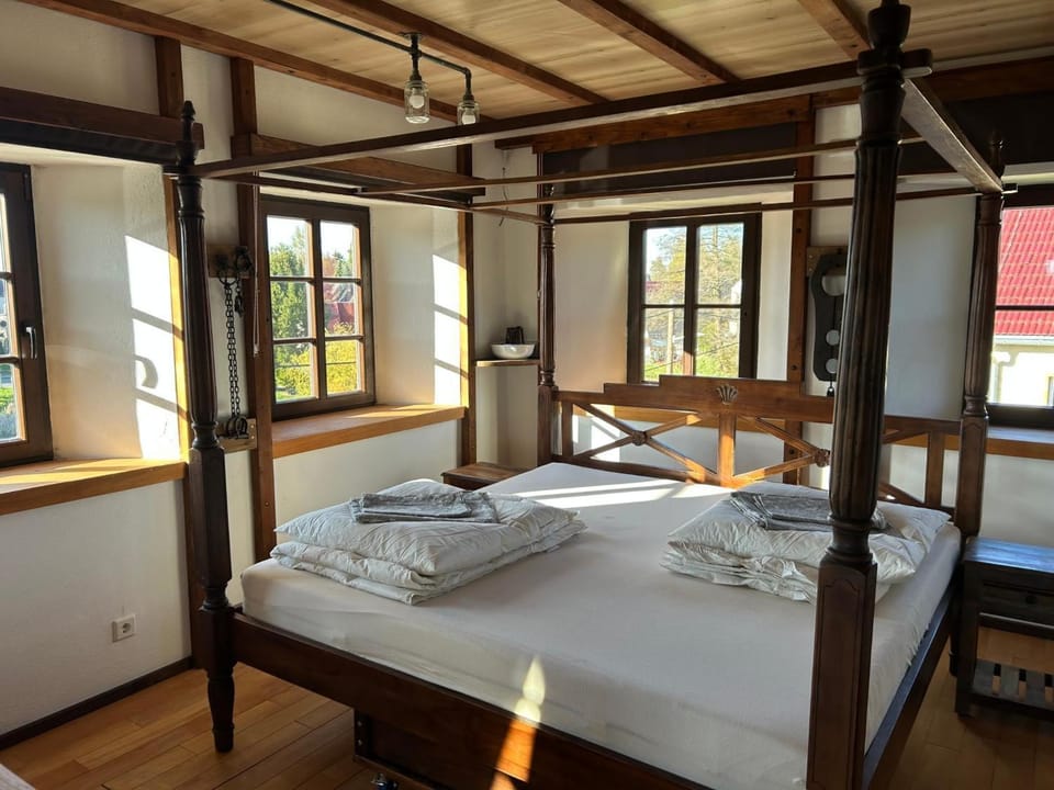 Living room, Bedroom