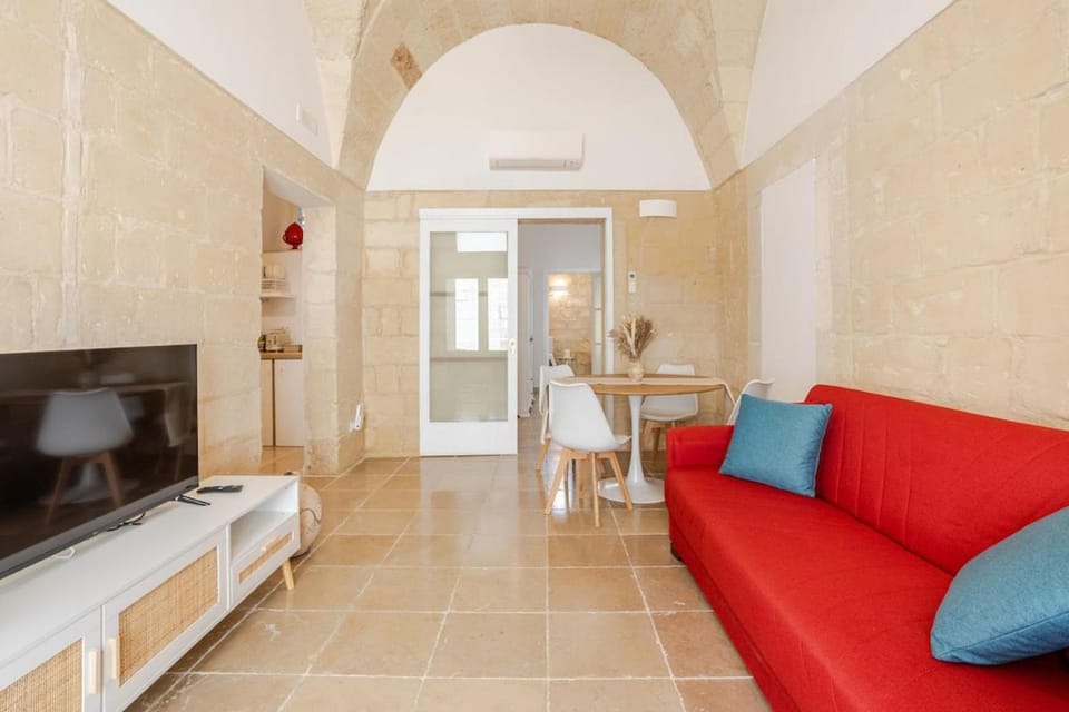 TV and multimedia, Living room, Seating area, air conditioner