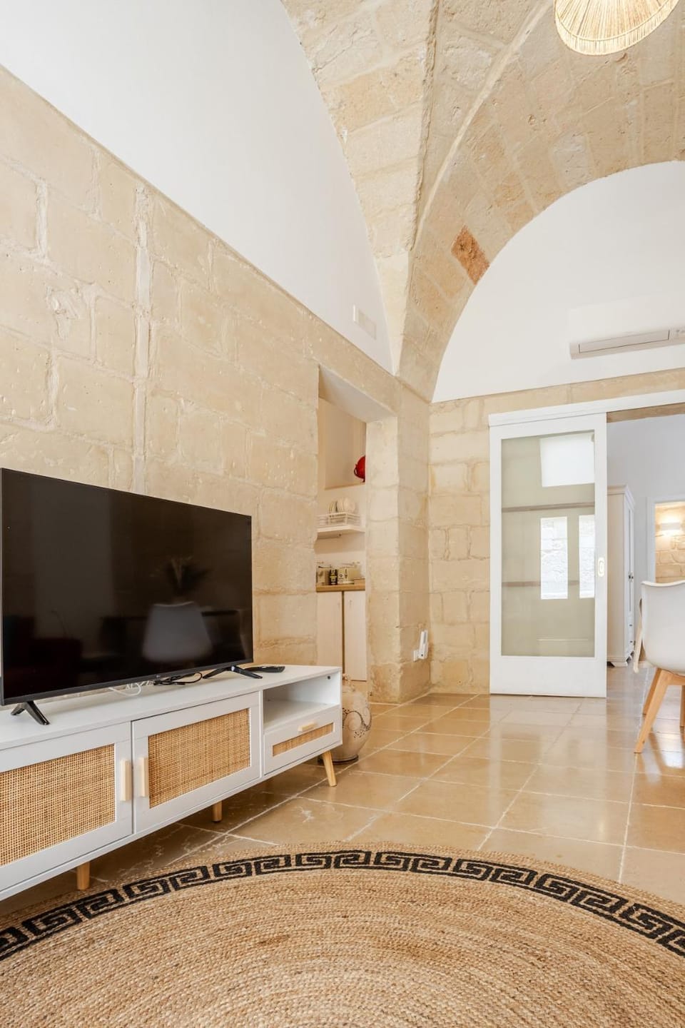 Communal lounge/ TV room, Bed, TV and multimedia, Living room, Photo of the whole room, Evening entertainment, Bedroom