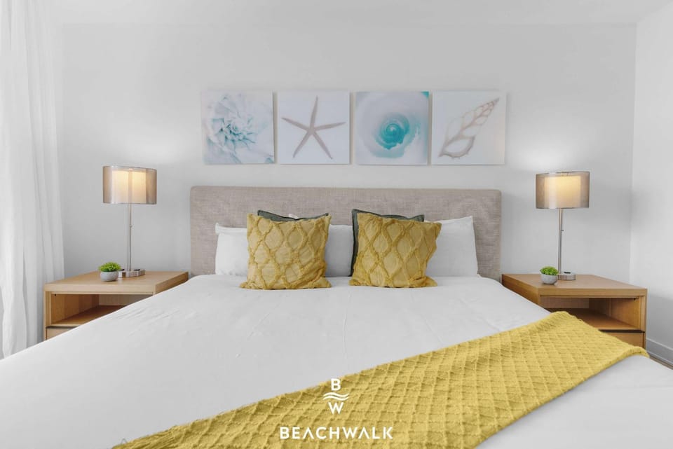 Above It All - 2BR - Intracoastal Apartment in Hallandale Beach