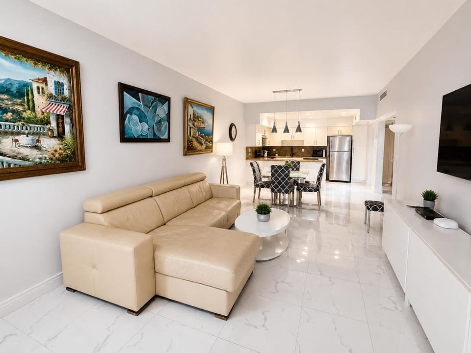TV and multimedia, Living room, Dining area