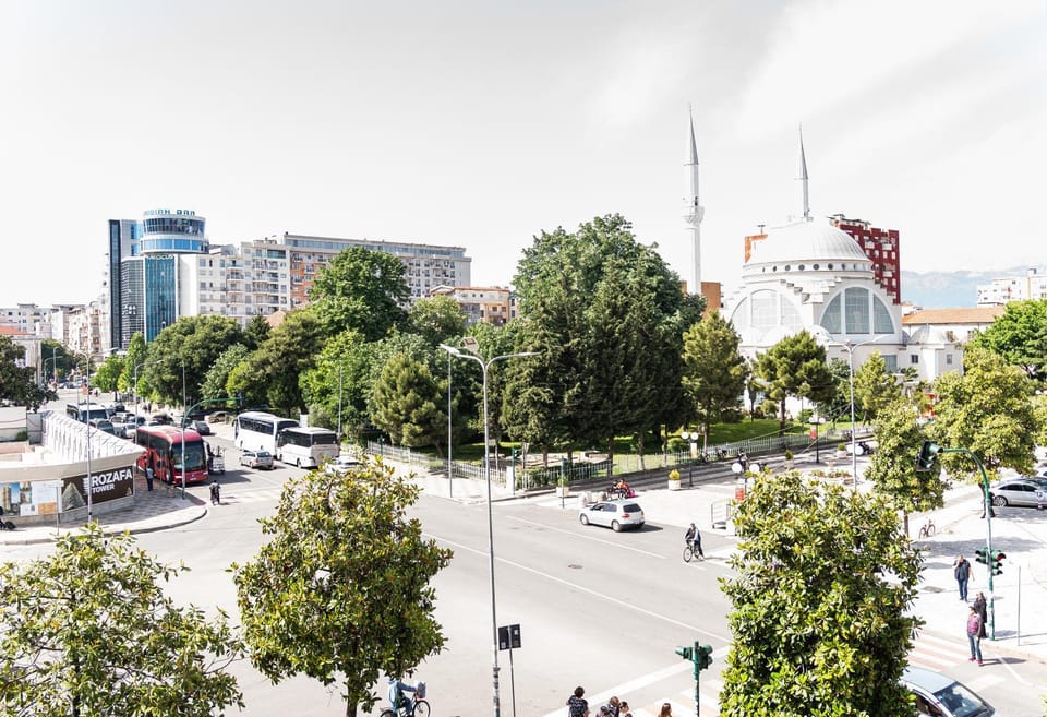 Day, Neighbourhood, Natural landscape, City view, Street view, Location