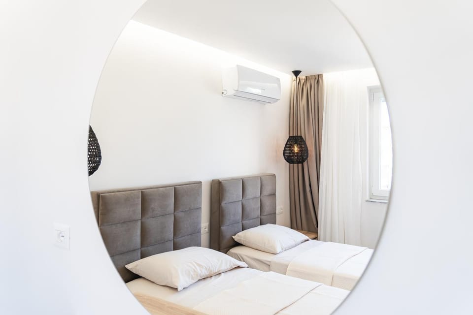 Bed, Photo of the whole room, Bedroom, towels, air conditioner