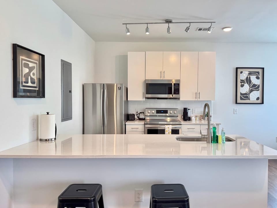 10 Guest Penthouse Multi-Level Condo in ATL 542Blvd407 House in Atlanta
