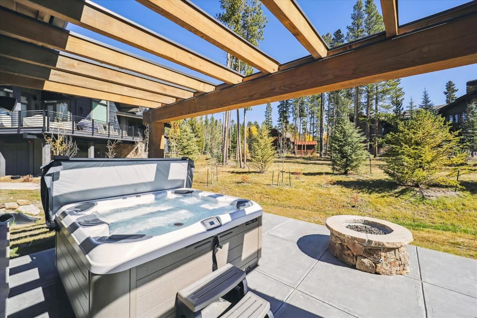 Luxury Breckenridge home with great views, sleeps 10, Outside The Bubble House in Breckenridge