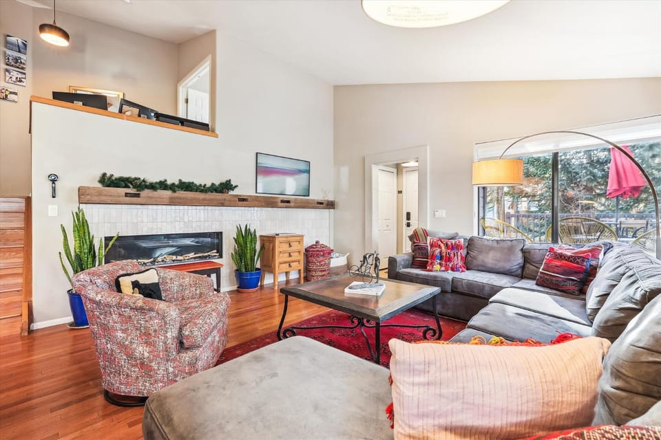Park Forest Chalet in Breckenridge, spacious 4 bedroom home, Hot Tub, Dog Friendly House in Breckenridge