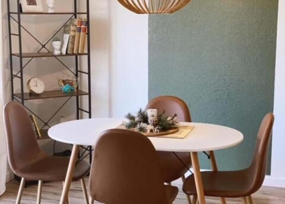 Seating area, Dining area