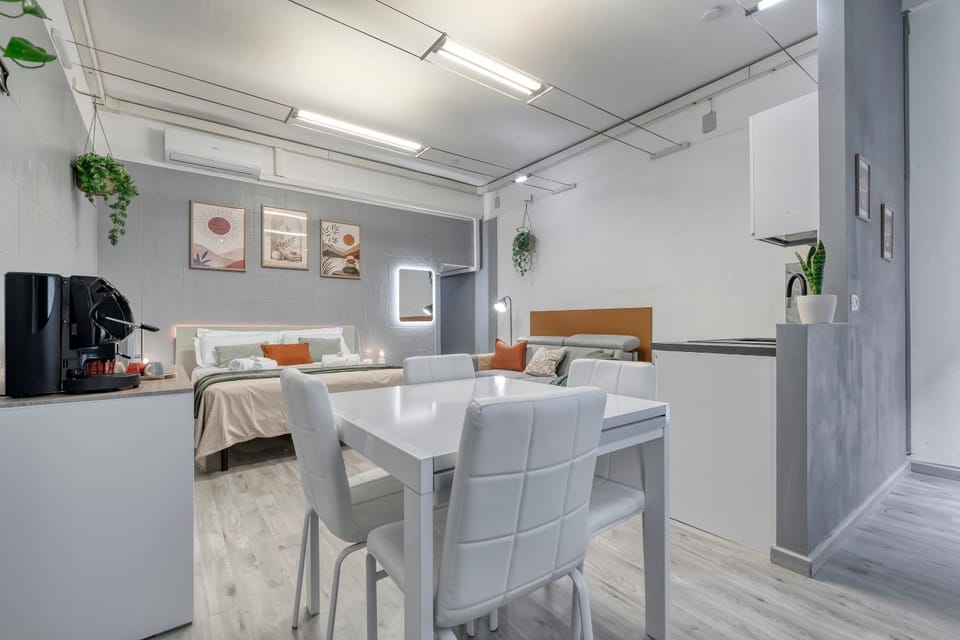 Kitchen or kitchenette, Living room, Seating area, Dining area, air conditioner
