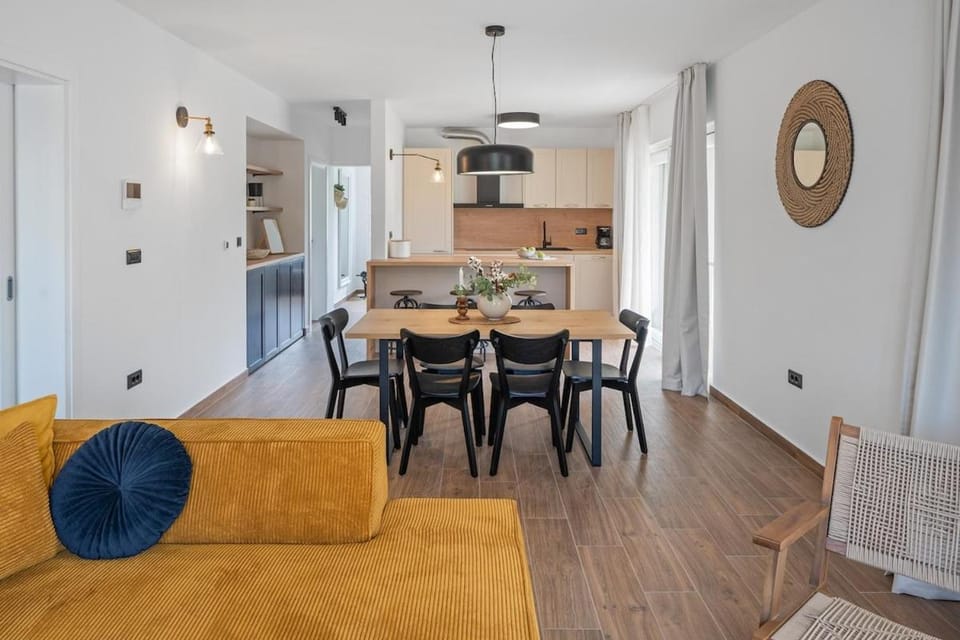 Kitchen or kitchenette, Living room, Seating area