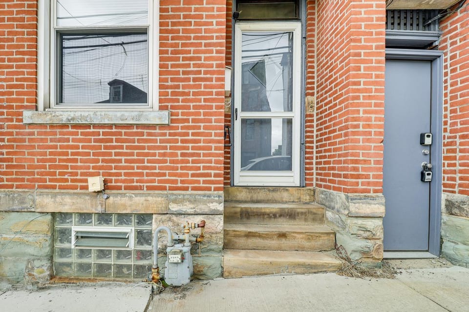 5 Mi to Dtwn Pittsburgh! Pet-Friendly Unit w/ Yard House in Pittsburgh