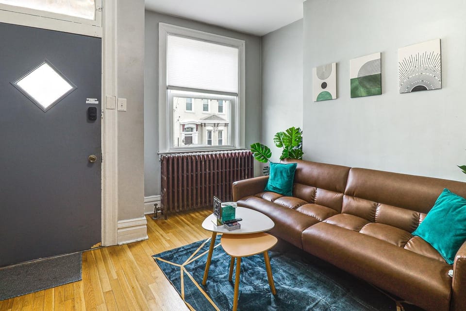 5 Mi to Dtwn Pittsburgh! Pet-Friendly Unit w/ Yard House in Pittsburgh