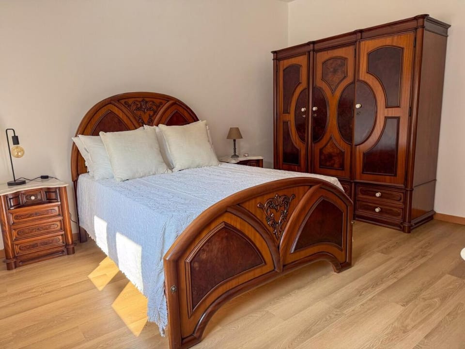 Bed, Photo of the whole room, Bedroom, wardrobe